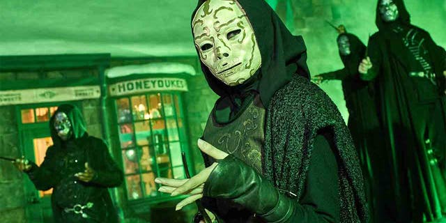 Death Eaters in The Wizarding World of Harry Potter - Hogsmeade